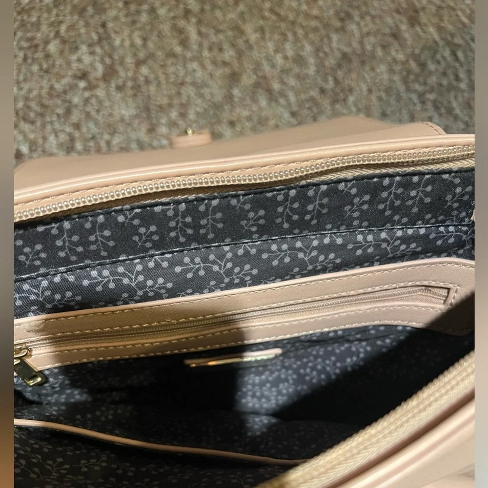 Backpack - Picture 3 of 6